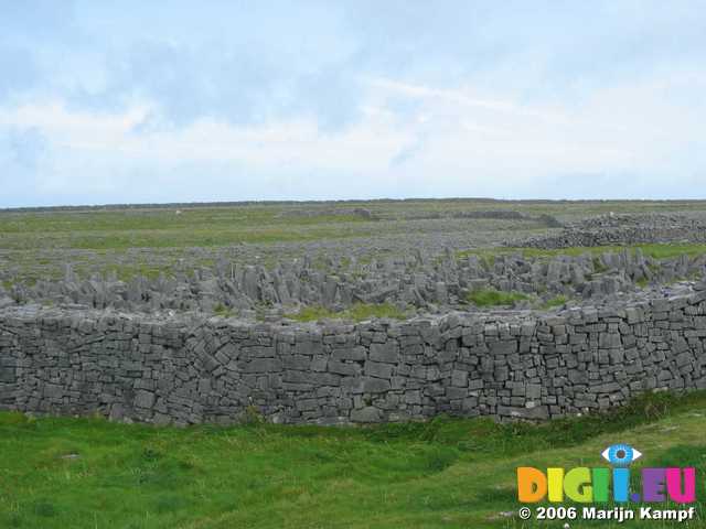 19151 Defence rocks of Dun Aonghasa